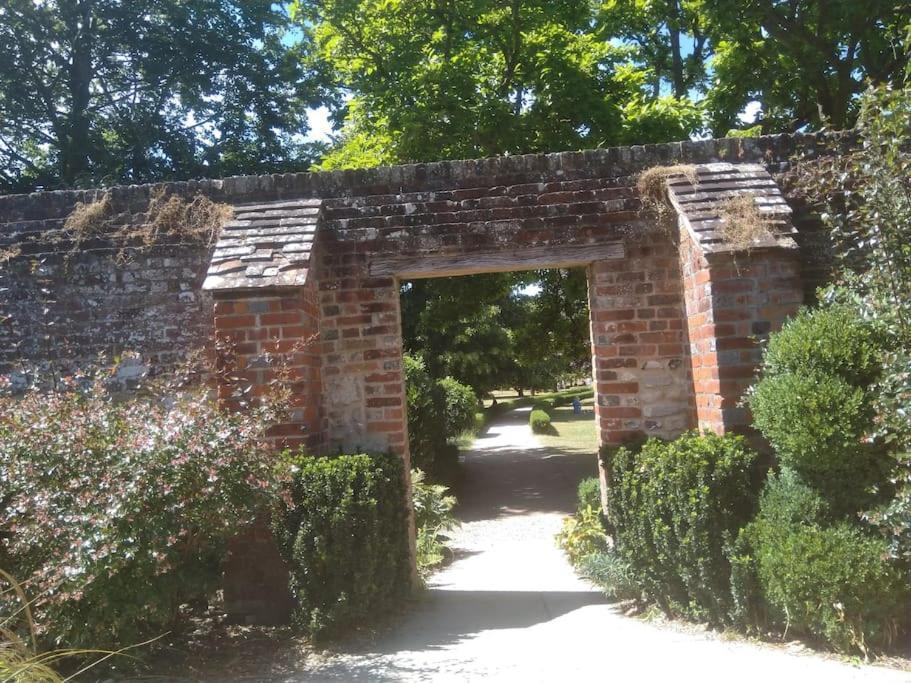 Welcoming Cottage In Chichester Near City Centre Zewnętrze zdjęcie