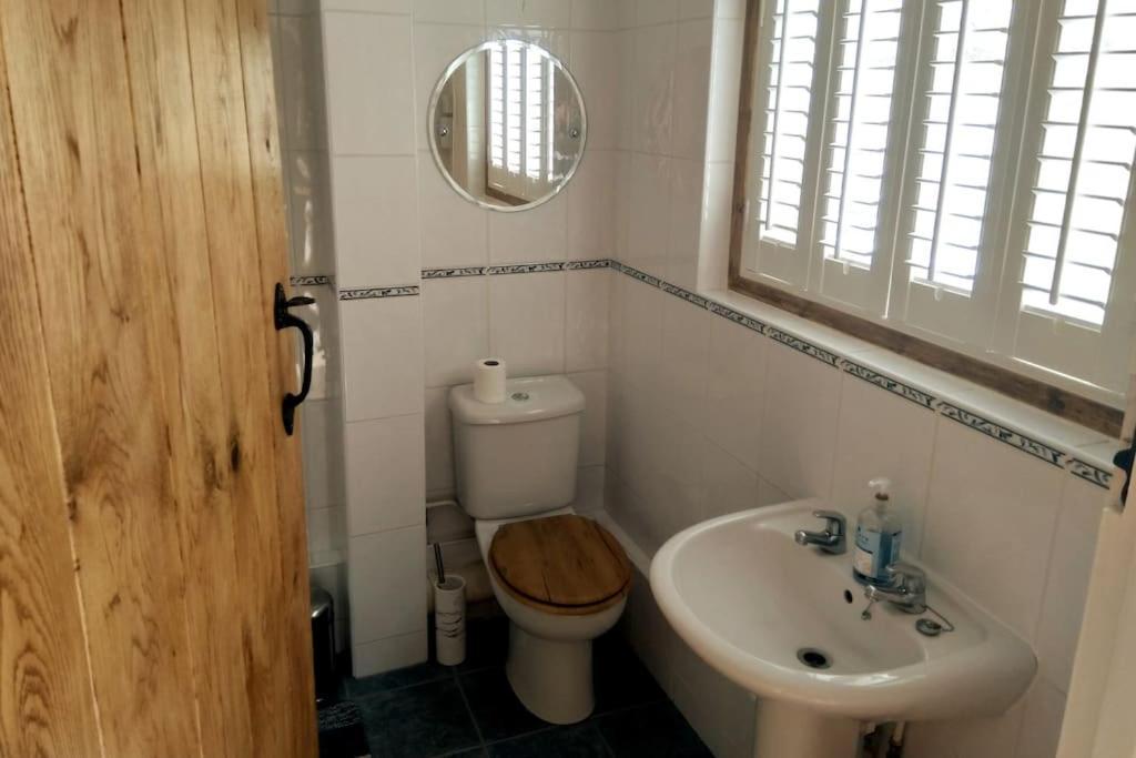Welcoming Cottage In Chichester Near City Centre Zewnętrze zdjęcie